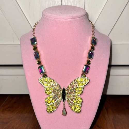 ๐๐ฆNWT Betsey Johnson โAll A Flutter โ Yellow Butterfly Necklace ๐๐ฆ