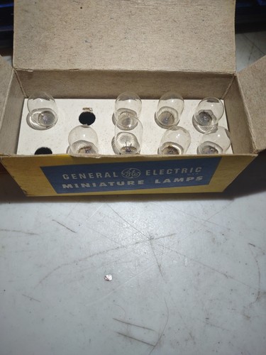 GE General Electric 965 9.84V .50A Hand Lantern MINIATURE BULB LAMP box of 8 - Picture 2 of 5