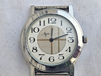 Russian mechanical Wristwatch Watch Luch . Made in Belarus .