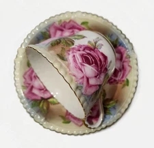 Aynsley Large Cabbage Roses Beaded Bone China Tea Cup & Saucer w/ Gold Gilding