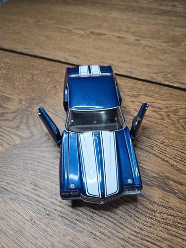 1970 Chevrolet Chevelle SS Blue Diecast 1/24 Scale Franklin Mint Collection  - Picture 8 of 17