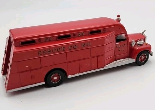 Dehanes Models Mack B FDNY Rescue 1 1:55 - Picture 2 of 7