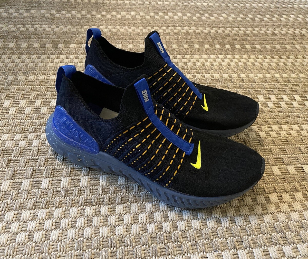 NIKE React Phantom Run Flyknit 2 Slip-on Sneakers Running