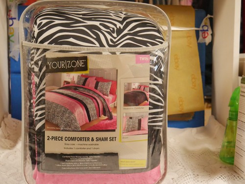 NIP YOUR ZONE 2 PC. JUEGO REVERSIBLE COMFORTOR & SHAM TALLA DOBLE ROSA, BLANCO Y NEGRO - Imagen 7 de 7
