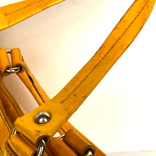 Bolso de hombro Dooney & Bourke cuero amarillo patente - Imagen 9 de 23