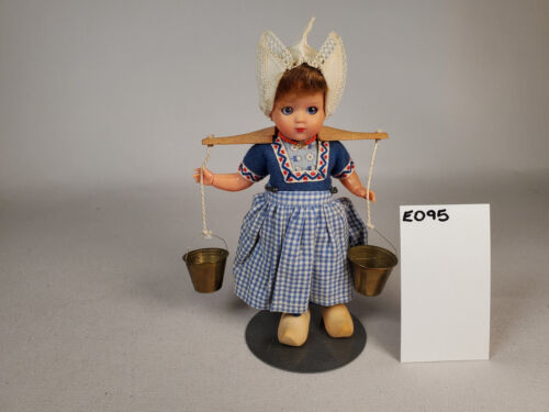 Holland Dutch Amager 7 Zoll - Puppe weiblich. Kunststoff mit Eimern, Holzschuh, Vintage - Bild 2 von 6