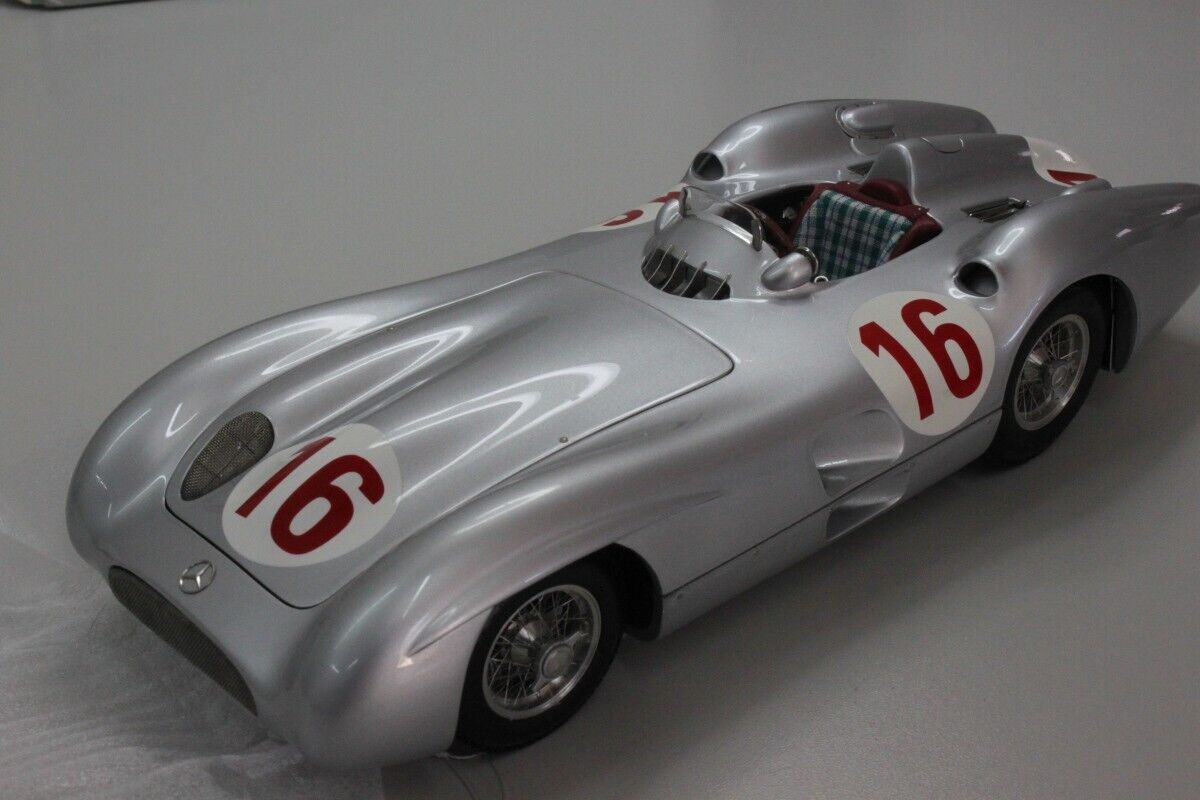 CMC 1/18 Mercedes-Benz W 196R 1954/55 Streamliner body #16 | eBay