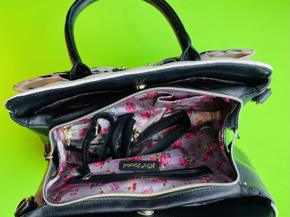 Hermoso bolso de hombro clásico grande con pajarita Betsey Johnson para mujer Foto 3 de 3