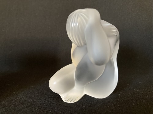 Lalique Crystal Nude Hands On Head Figurine, 6105800 w/ box - Afbeelding 2 van 12