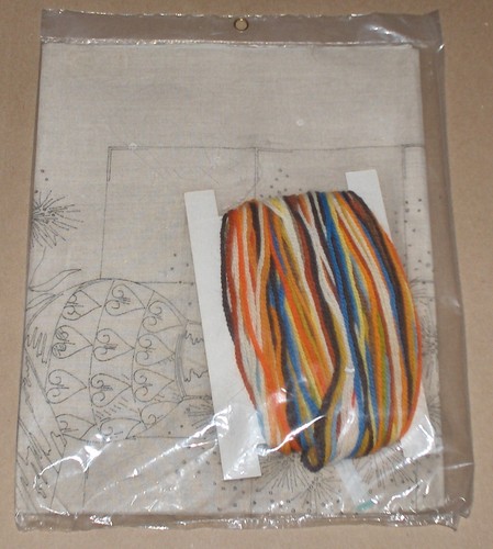 1980 Bucilla Linen Still Life Flowers in Vase / Book Crewel Stitchery Kit 16x20" - Picture 2 of 2