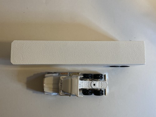 ERTL Racing Replicas Transporters Past & Present Cale Yarborough Hardee's 1:64 - Picture 9 of 17