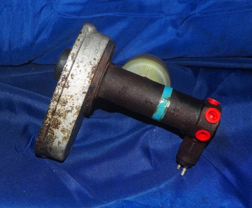 Mercedes W110 W111 W112 Master Cylinder W/Reservoir Assembly OEM W/Warranty - Picture 9 of 11