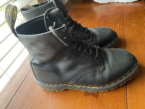 Dr Martens 8 Eye Black Boots Size Mens US 6 - Womens US 7 Made In England - Picture 4 of 9