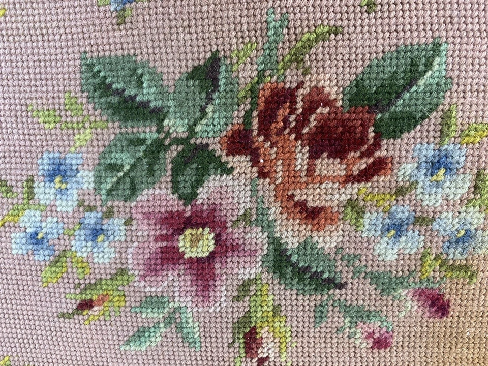 Taburete otomano de pie con punta de aguja floral rosa de colección carpintería ornamentada 11" x 15" Foto 4 de 4