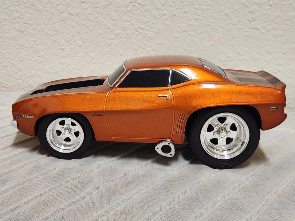 Muscle Machines 1969 Chevrolet Camaro Z28 1:18 Scale Diecast Car Orange Parts - Image 3 of 4