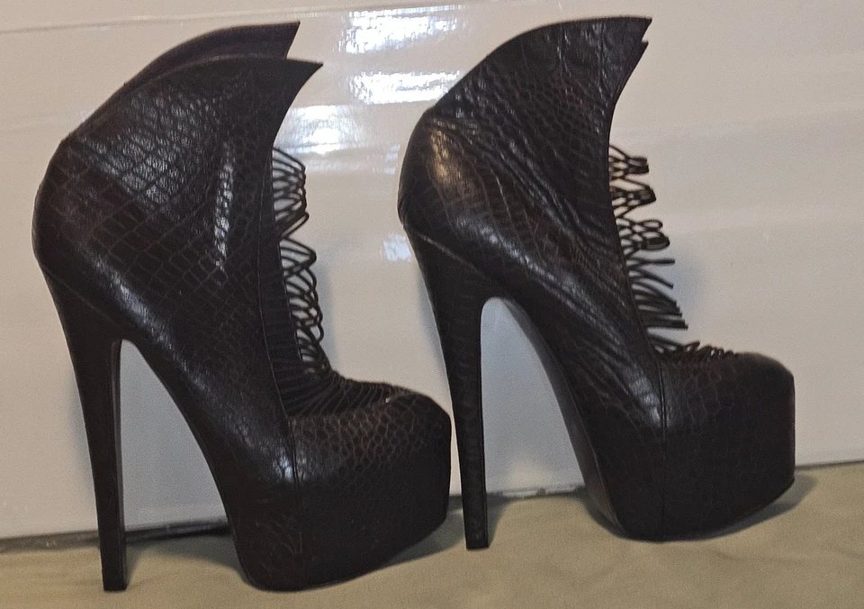 London Trash Ceres Black Leather Platform Stiletto Heels Straps Size 10.5 - Image 3 of 4