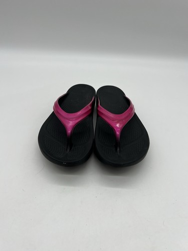 Oofos Oolala Luxe Damenschuhe Größe 8 Erholung Komfort pink schwarz Zehenstegsandalen