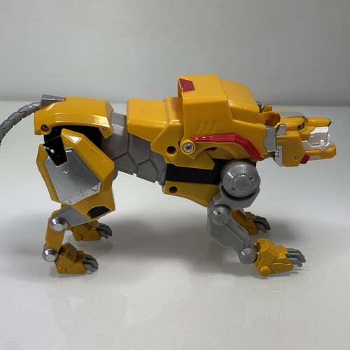 Voltron Legendary Defender Armored Yellow Lion W/ Disc Launcher - NO DISCS - Picture 6 of 13