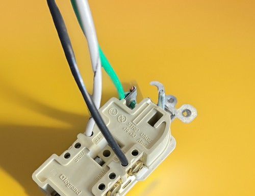 ๐ฅ(AN) **QTY 10** P&S TR26252-LA Commercial Grade Receptacle ***FREE SHIPPING*** - Picture 7 of 8