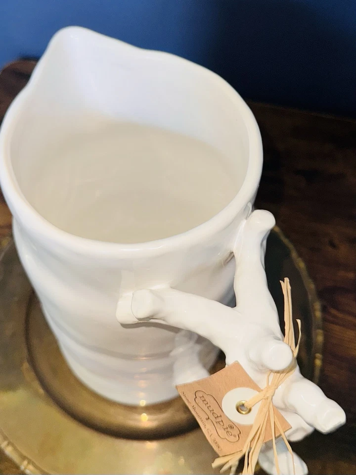 Jarra de cerámica de coral de 2,5 cuartos blanca de Mud Pie Foto 3 de 4