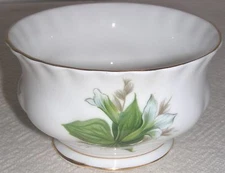 ROYAL ALBERT TRILLIUM SUGAR BOWL
