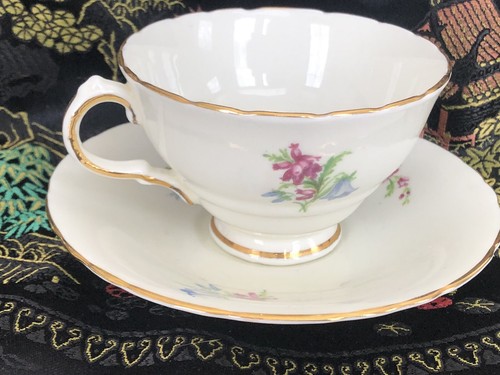 H M Sutherland bone china TEA CUP & SAUCER blue pink Floral vtg granny core - Imagen 3 de 6