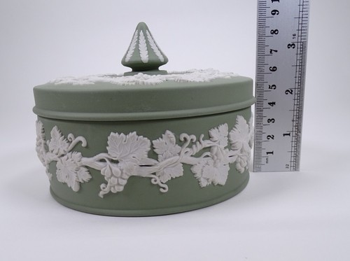 Vintage Wedgwood Sage Green Jasperware Lidded Trinket Dish Grape Vine Design - Picture 12 of 14