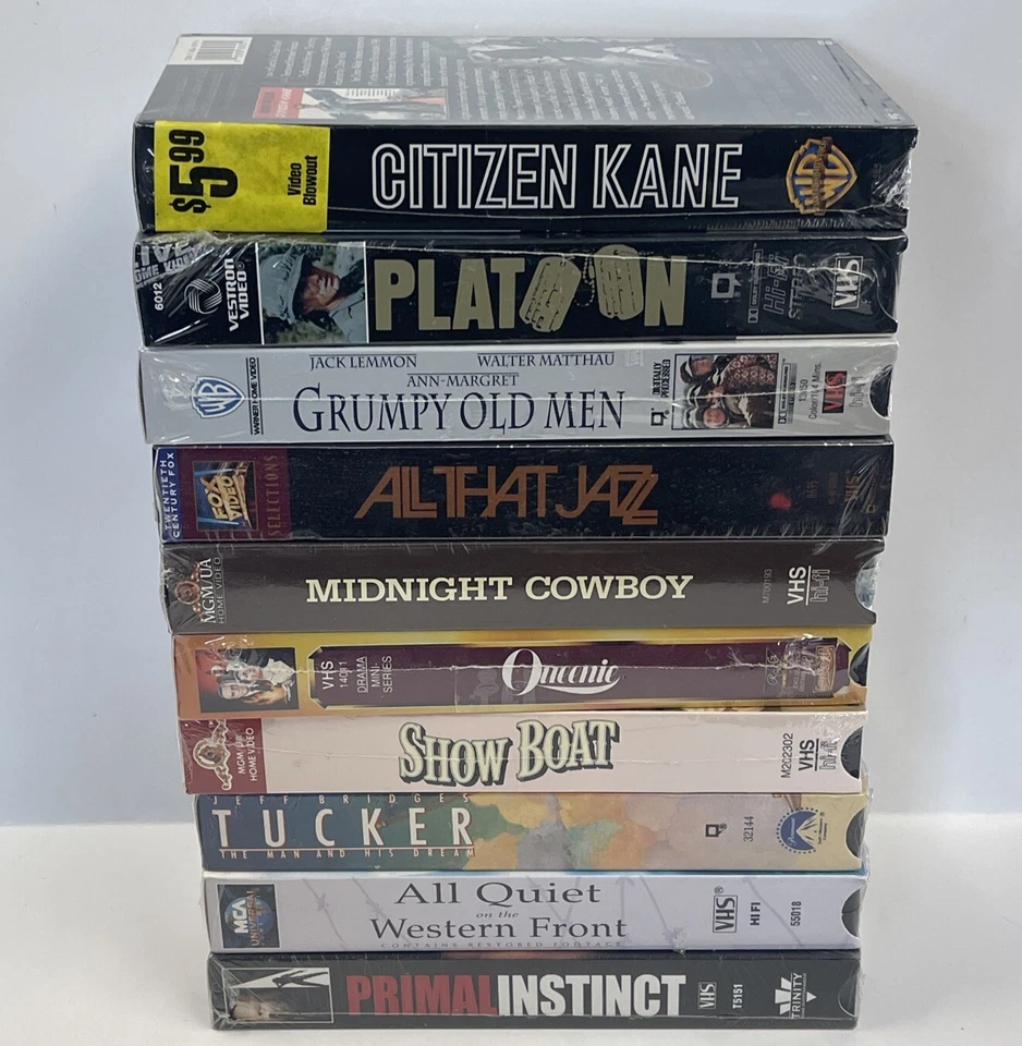 Lot of 10 SEALED VHS Movies - Drama- Exploitation/ Crime/War/Comedy NEW! Foto 2 de 4