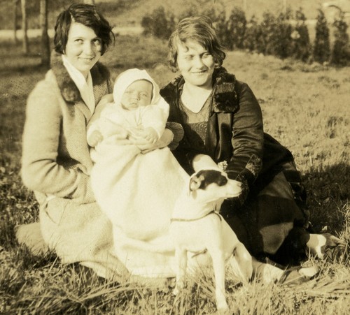 pretty girls w sweet dog, Vintage fine art Photograph, 1930's - Picture 4 of 5