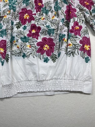 White Floral Embroidered Bright Spring Top Women’s Sz XL Short Sleeves - Picture 11 of 14