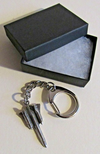 F) KEYRING PEWTER LOCKHEED SR-71 BLACKBIRD RECONNAISSANCE ALTITUDE RANGE SPEED - Picture 1 of 3
