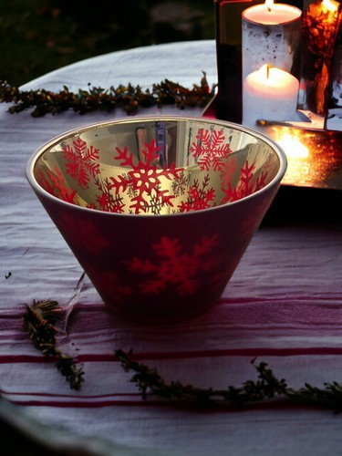 8" Ruby Red Frosted Glass Bowl with Snowflakes and Gold Mirrored Interior - Picture 11 of 11