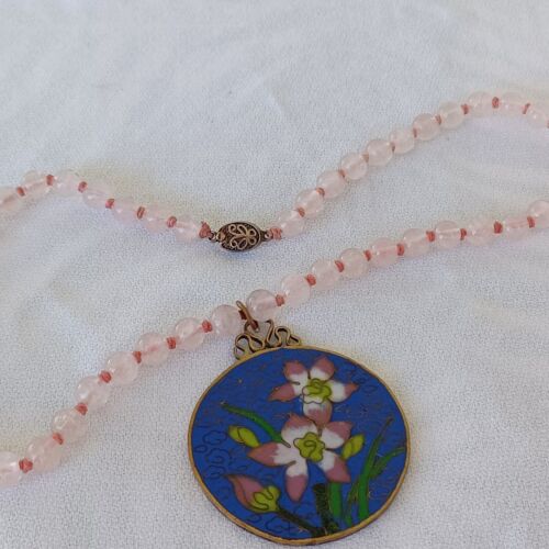 Pendentif fleur vintage quartz rose noué à la main collier rond cloisonné disque - Photo 1 sur 10