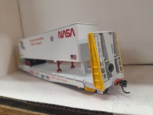 ROUNDHOUSE H0 60FT CUSTOM NASA BULKHEAD FLAT CAR & LOAD - Picture 3 of 10