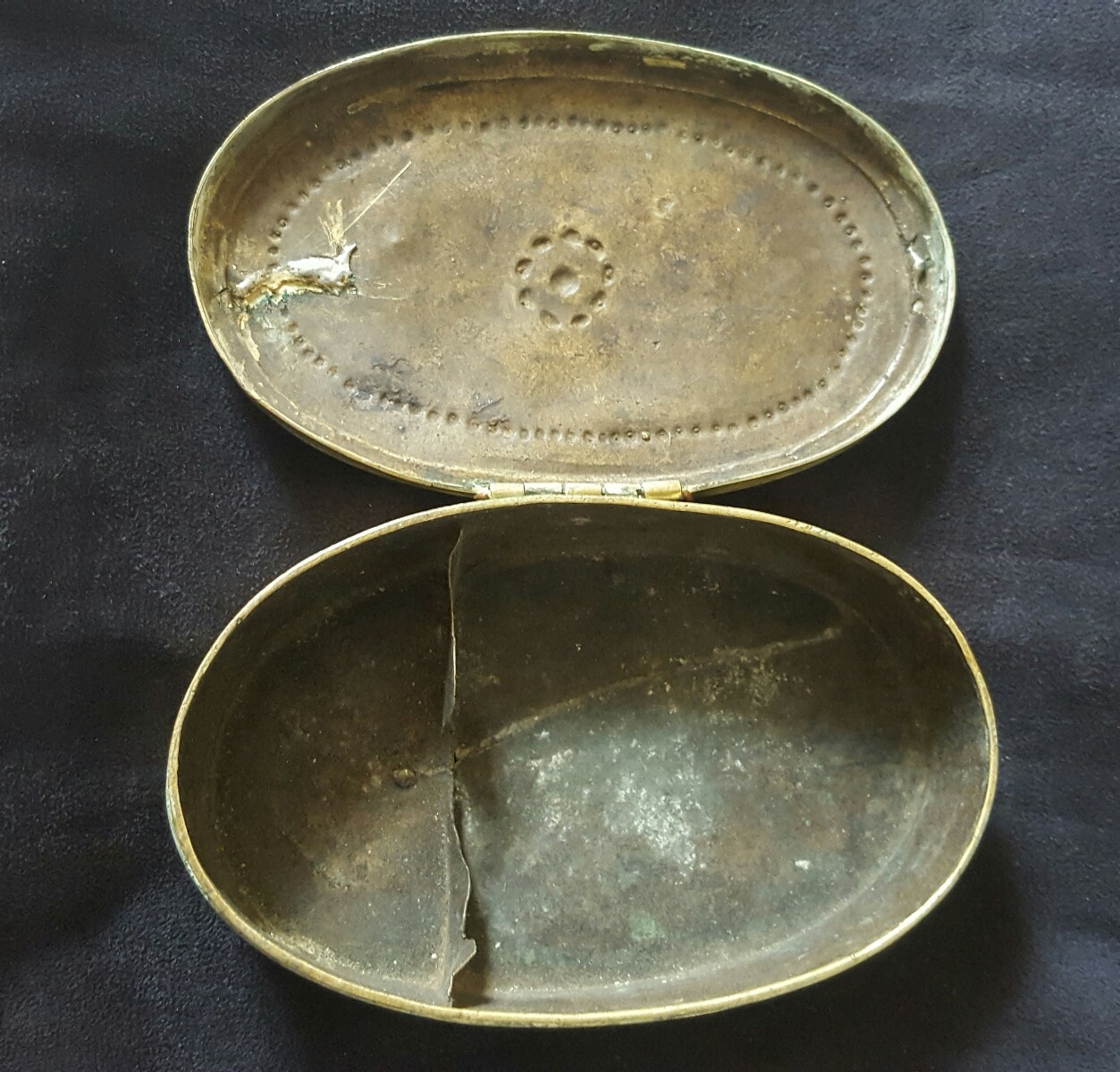 ANCIENNE BOITE TABATIERE HOLLANDAISE EN CUIVRE CISELE EPOQUE XVIII ème - Photo 6/8