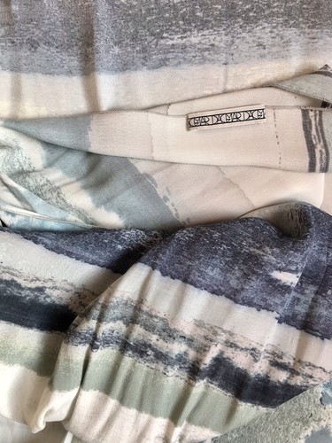 NEU MIT ETIKETT DAGMAR Designer Blau, Grün & Grau Abstrakt 100 % Viskose Schal 76” X 25” - Bild 9 von 9