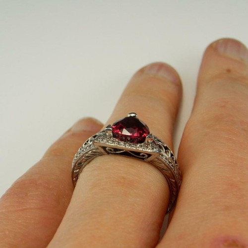 Exceptional Large Beautifully Cut Stunning Red Earth Mined Ruby & Clear CZ Ring - Picture 7 of 9