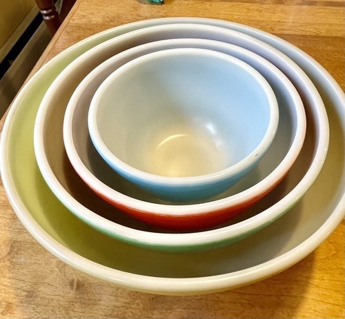 First Set Of 4 Primary Color Pyrex Bowls 1940’s Marked T.M. Reg. U.S. Pat. Off. - Picture 16 of 17