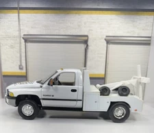 JRL TOYS 1/18 Scale RAM 3500 V10 TOW TRUCK “CUSTOM BUILD” Very Detailed