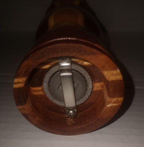 Molinillo de pimienta de madera MCM de colección madera multicolor NUNCA USADO - Imagen 2 de 3