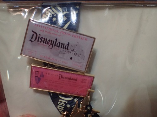 SET Disneyland 55° Anniversario Replica Press Kit Pin Set LE 1955 #52 IMPERDIBILE!! - Foto 2 di 15