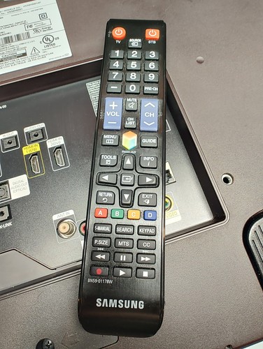 32" Full HD Samsung LED Smart TV UN32H5201AF UN32H5201 w/ remote and base stand - Picture 11 of 11