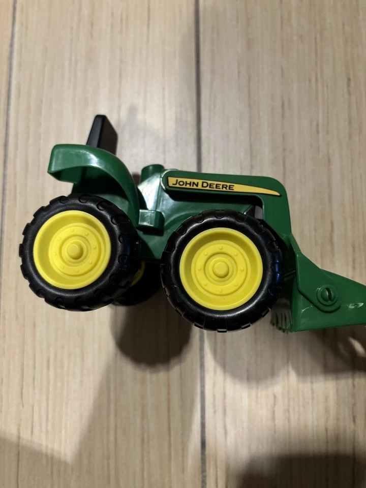 TOMY John Deere ERTL Red Barn Hay Loader Tractor Dump Truck ATV and Trailer - Image 3 of 4