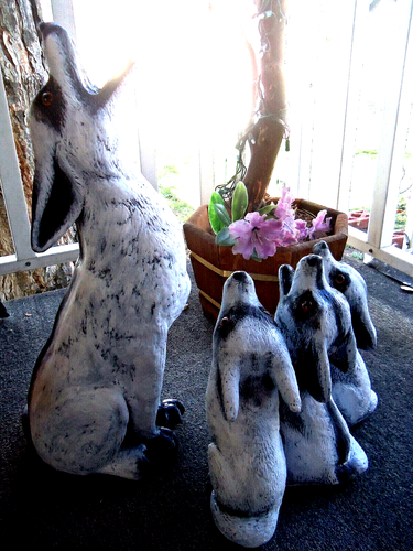 Large ceramic Wolves and Pups Statue - Picture 3 of 12