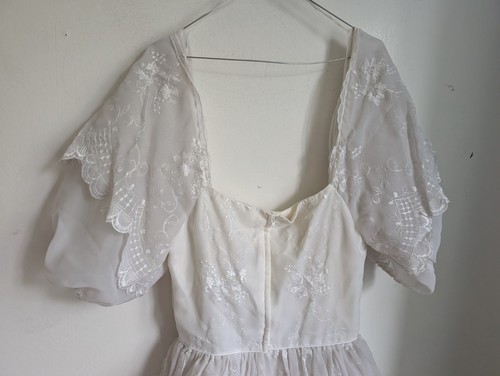 Abito vintage Ellis bianco in chiffon ricamato con maniche a sbuffo taglia 14 (T37) - Foto 11 di 11