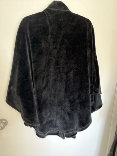 Natori Fleece Anytime Cape Shawl Wrap Cozy Warm Soft Black XL - Picture 3 of 6