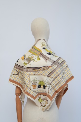 HERMES Paris Lux Vintage Beige Silk Les Voitures Nouvelles Jacques Eudel Scarf - Picture 5 of 14