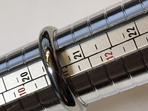 Anillo de banda de oro blanco de 4,1 mm tallado en arte de 14 K talla 11 - Imagen 7 de 7
