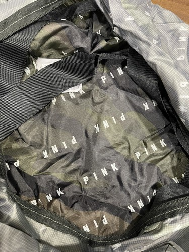 NEW! VICTORIA'S SECRET PINK CAMO CAMOUFLAGE PACKABLE DUFFEL SAC DE SPORT COMPACT - Picture 2 of 4