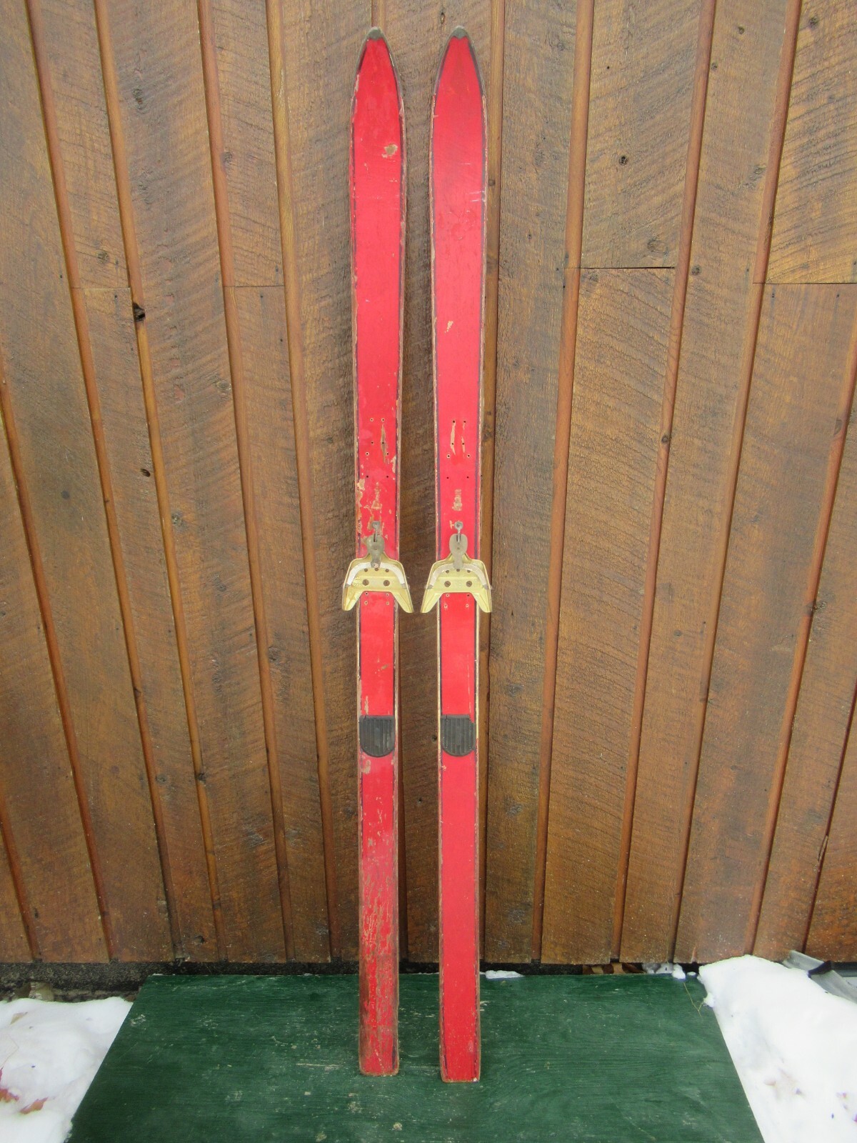 Vintage Wooden 64 Skis OLD rot Finish with Metal Bindings Vintage Wooden 64 Skis OLD rot Finish with Metal Bindings